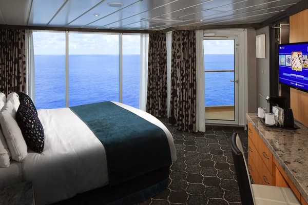 RCI, Oasis, Aquatheater SuiteBedroomDeck14F.jpg